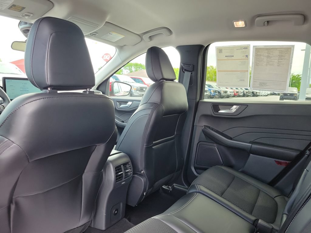 Certified 2025 Ford Escape SE FWD image 16