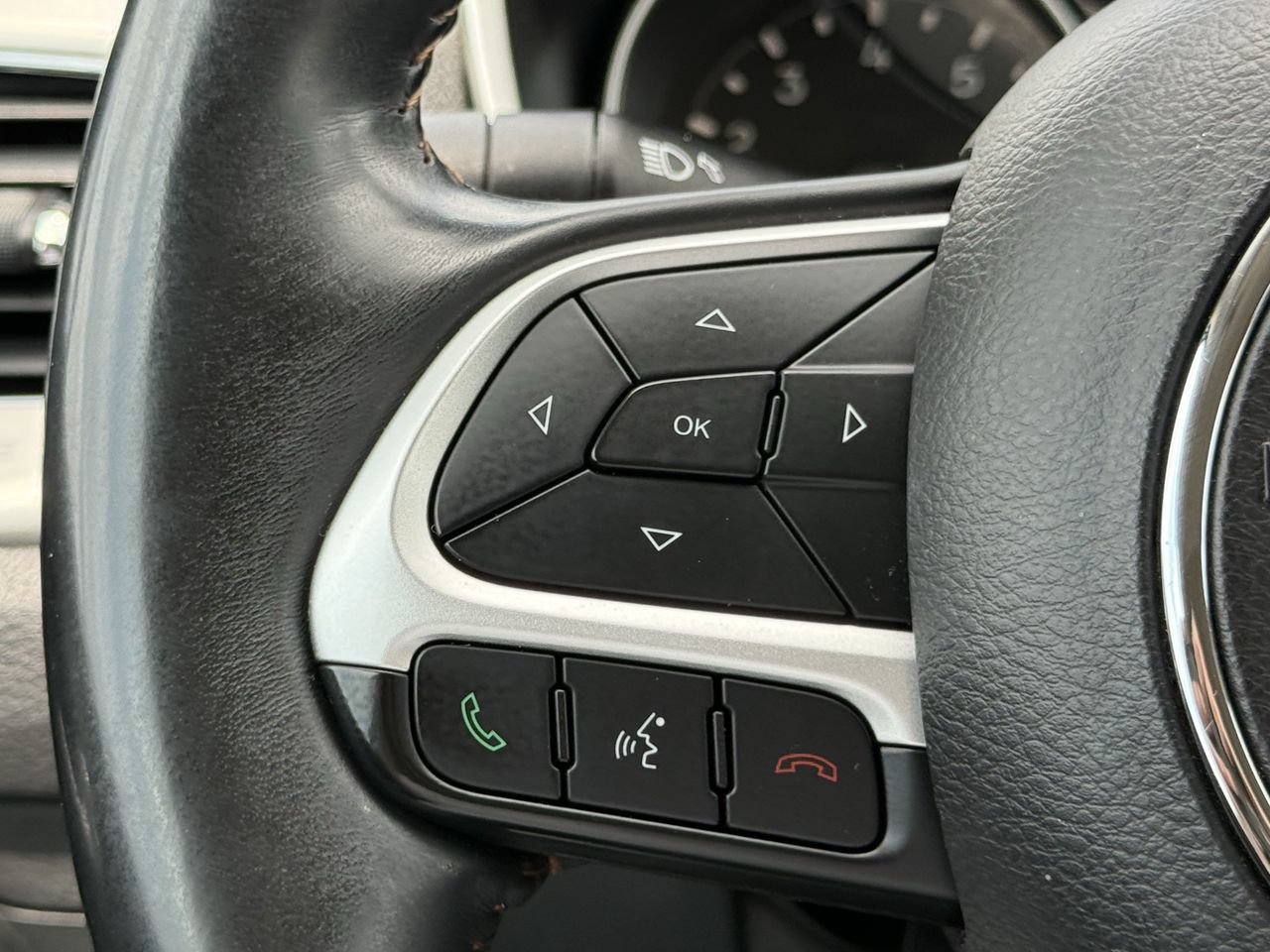 Used 2018 Jeep Compass Latitude w/ Popular Equipment Group FWD image 13
