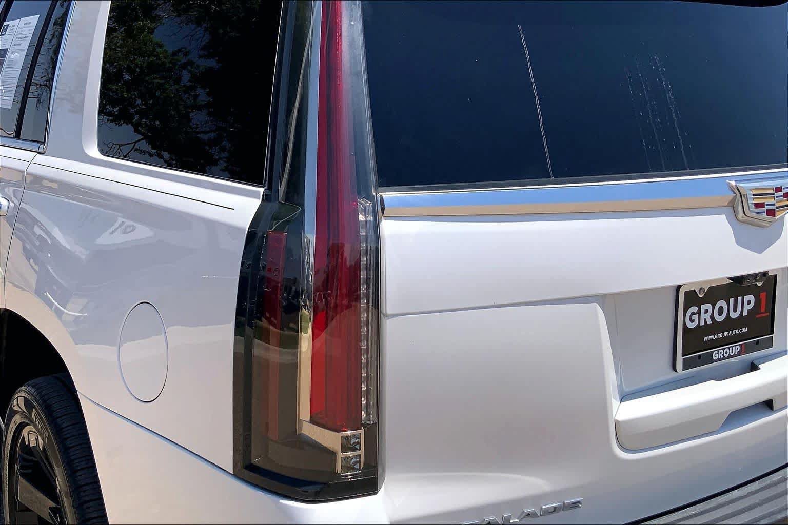 Used 2019 Cadillac Escalade Premium Luxury AWD/4WD image 29