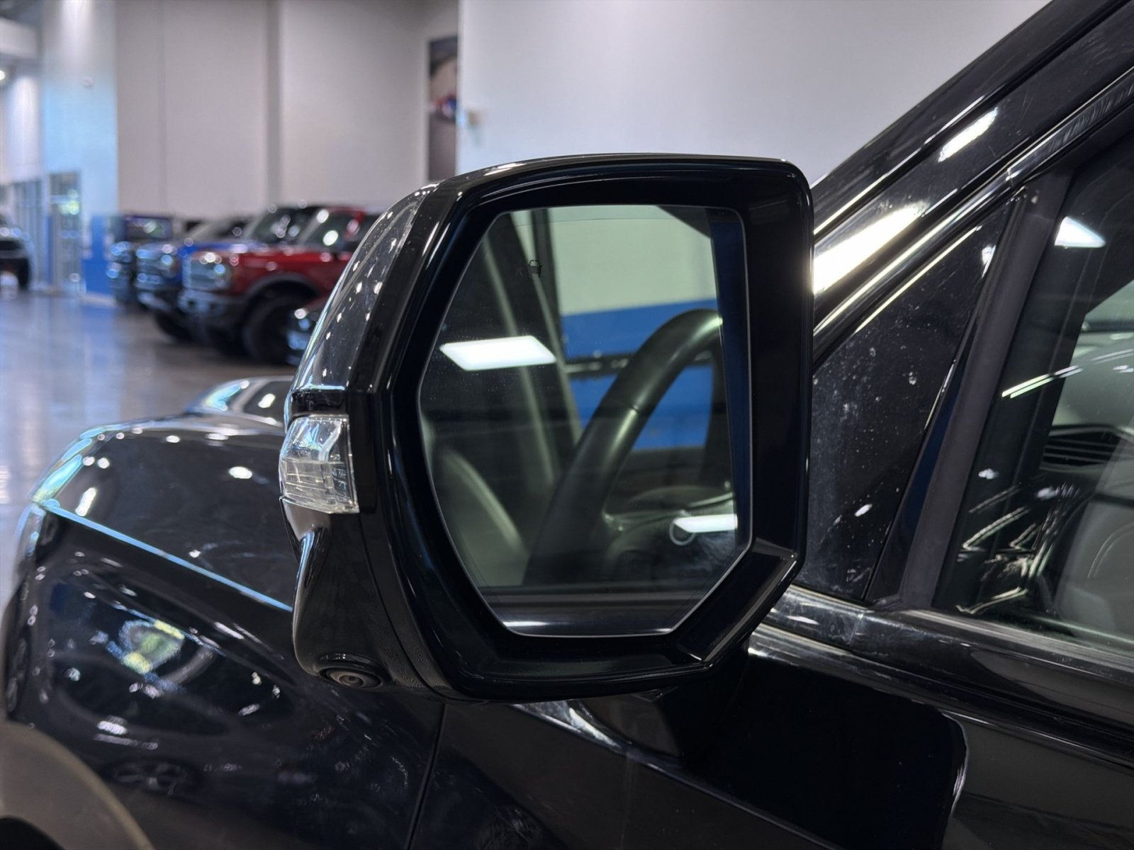 Used 2023 Chevrolet Tahoe Z71 w/ Luxury Package AWD/4WD image 13