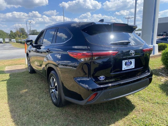 Used 2023 Toyota Highlander XLE FWD image 5