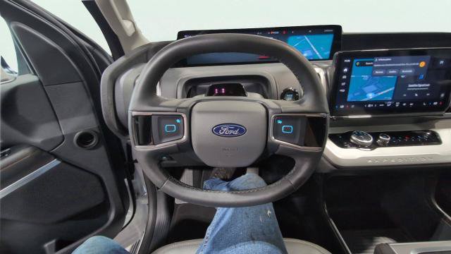 Certified 2025 Ford Expedition Active AWD/4WD image 18