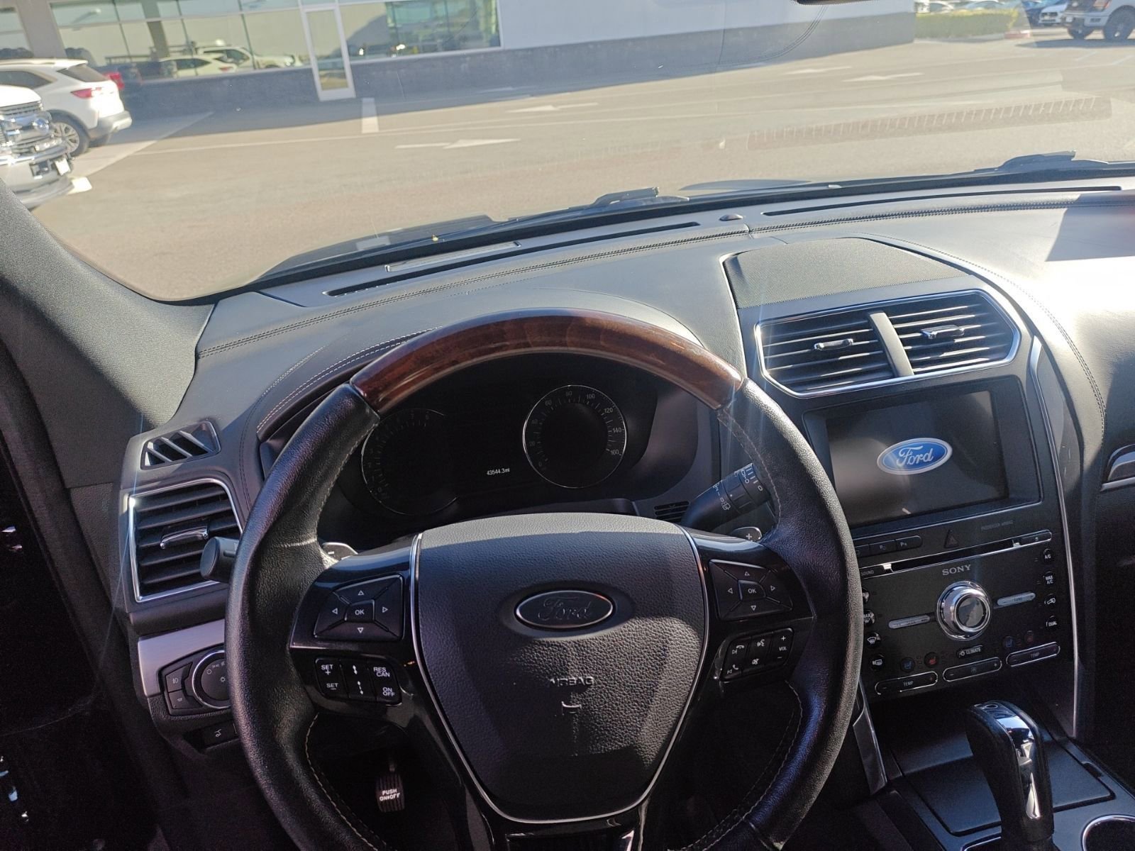Certified 2017 Ford Explorer Platinum AWD/4WD image 6