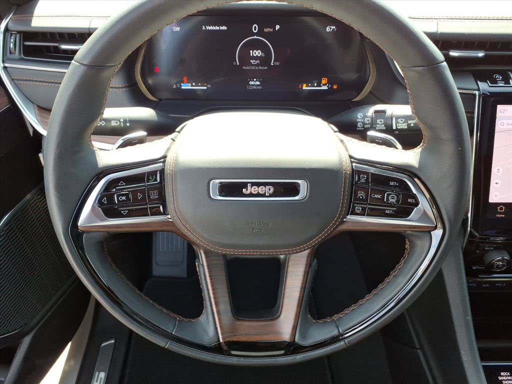 Used 2025 Jeep Grand Cherokee Summit AWD/4WD image 13