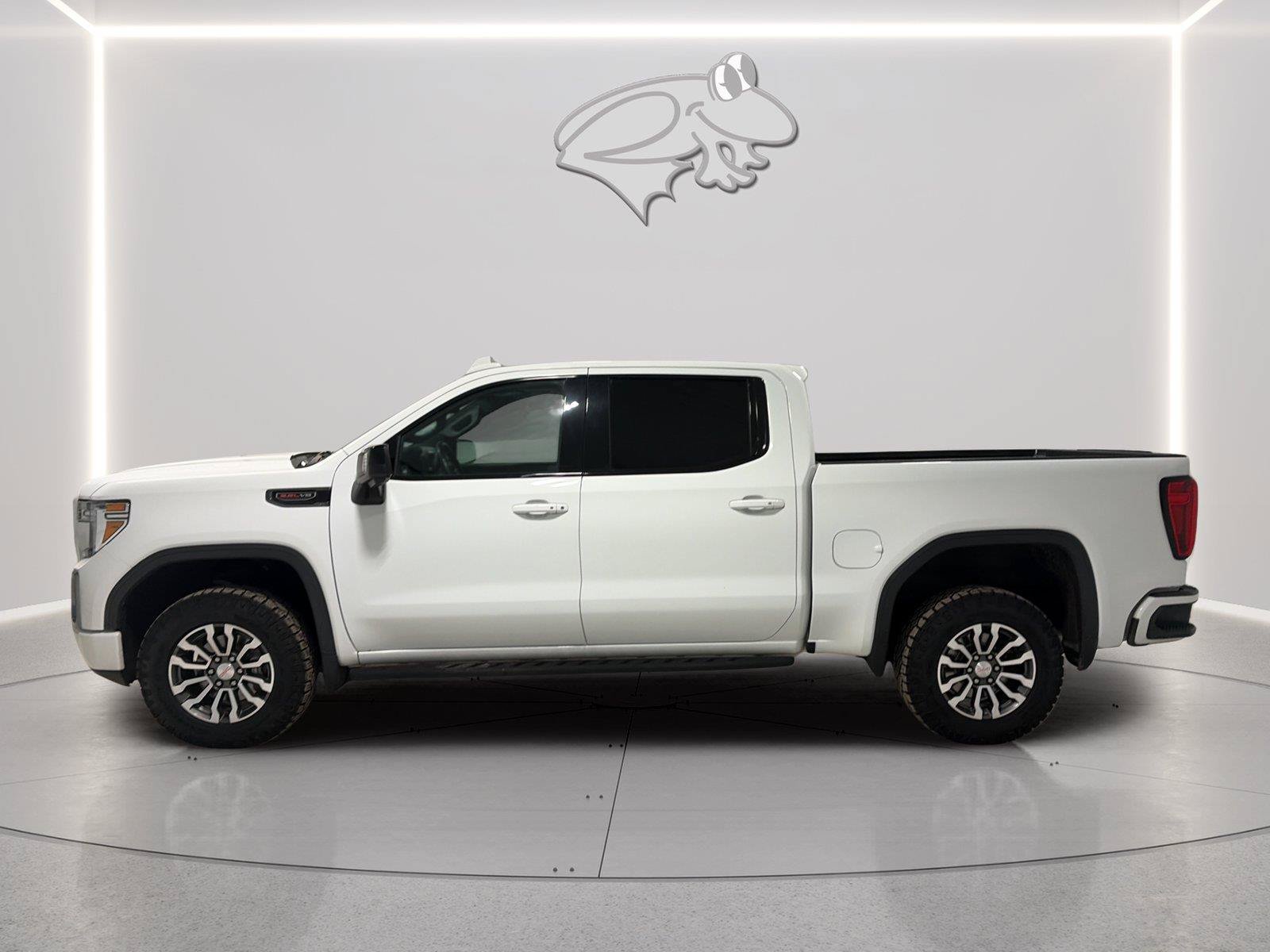 Used 2022 GMC Sierra 1500 AT4 w/ AT4 Premium Package AWD/4WD image 3