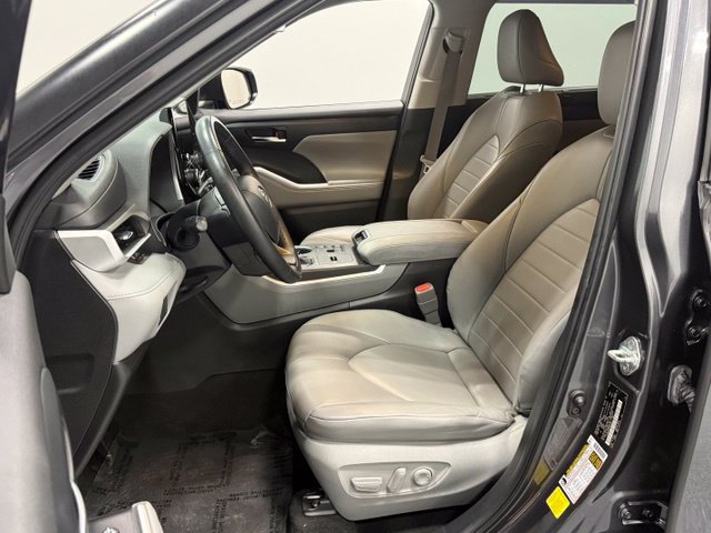 Used 2023 Toyota Highlander XLE FWD image 13
