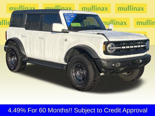 Certified 2025 Ford Bronco Outer Banks w/ Sasquatch Package AWD/4WD image 1