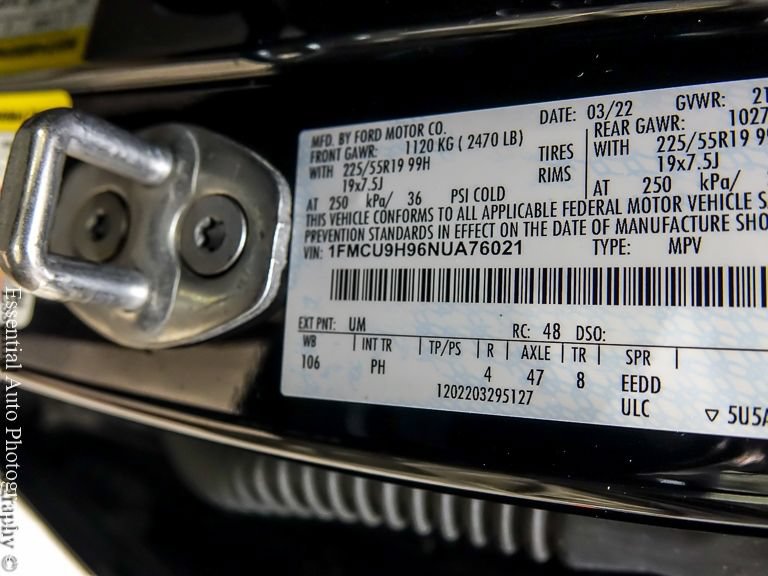Certified 2022 Ford Escape SEL w/ SEL Stealth AWD Package image 30