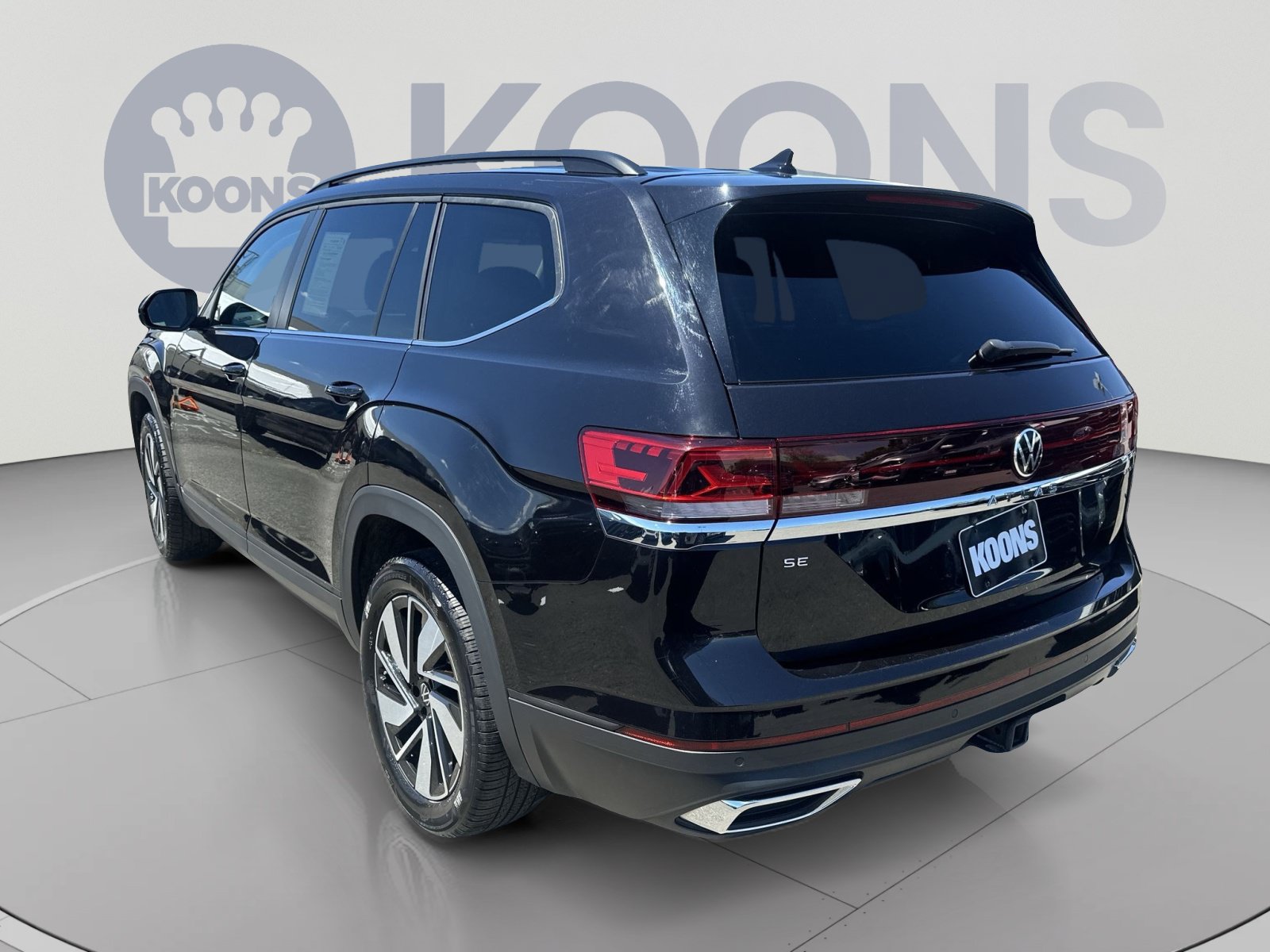 Used 2024 Volkswagen Atlas SE FWD image 8