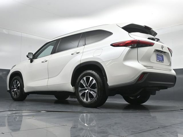 Used 2021 Toyota Highlander XLE AWD/4WD image 42