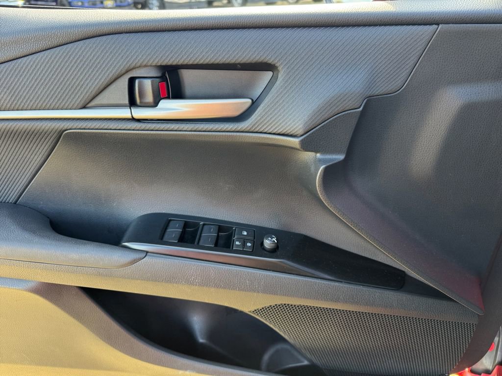Used 2025 Toyota Camry SE image 25