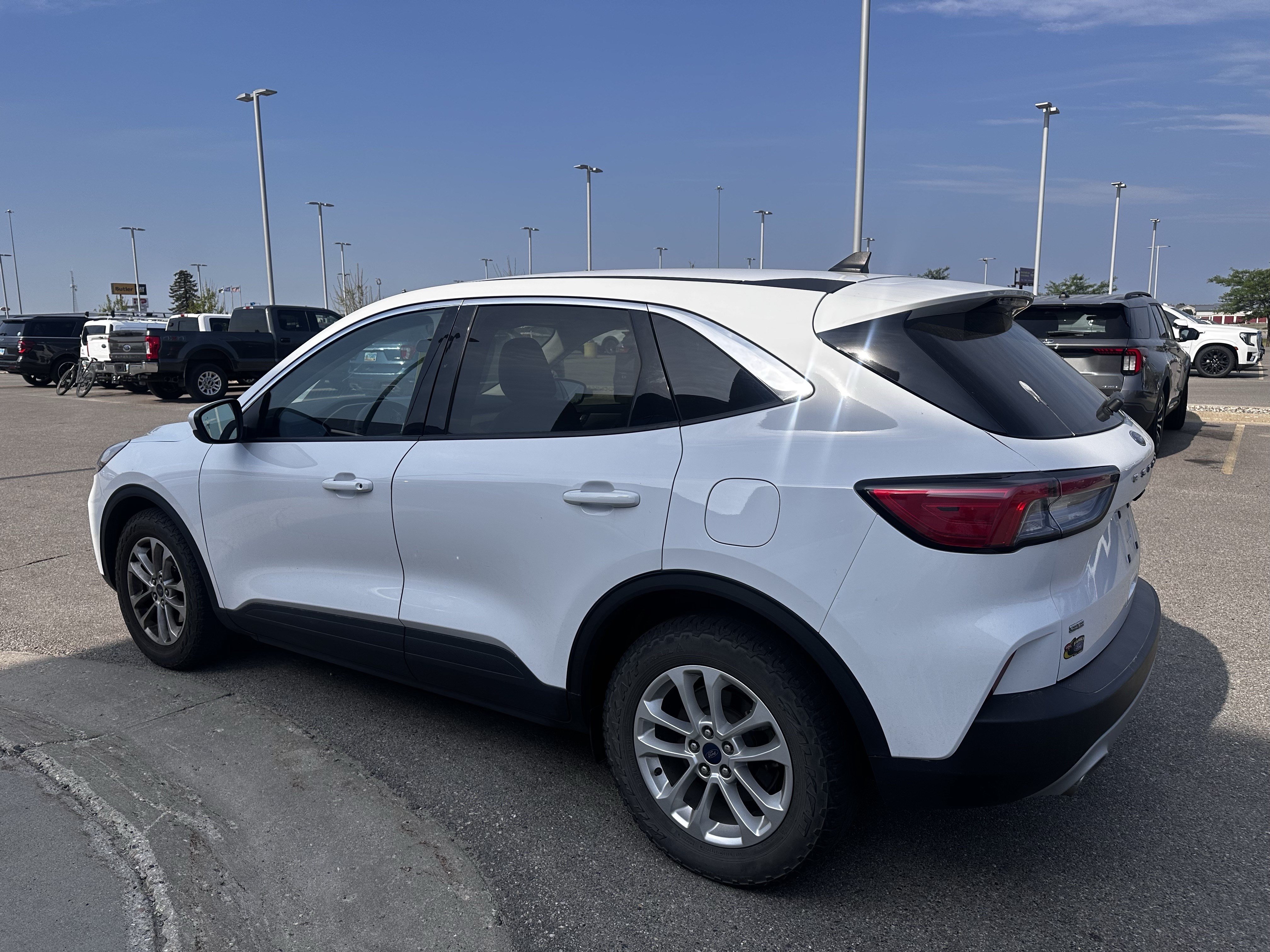 Certified 2021 Ford Escape SE w/ Cold Weather Package FWD image 3