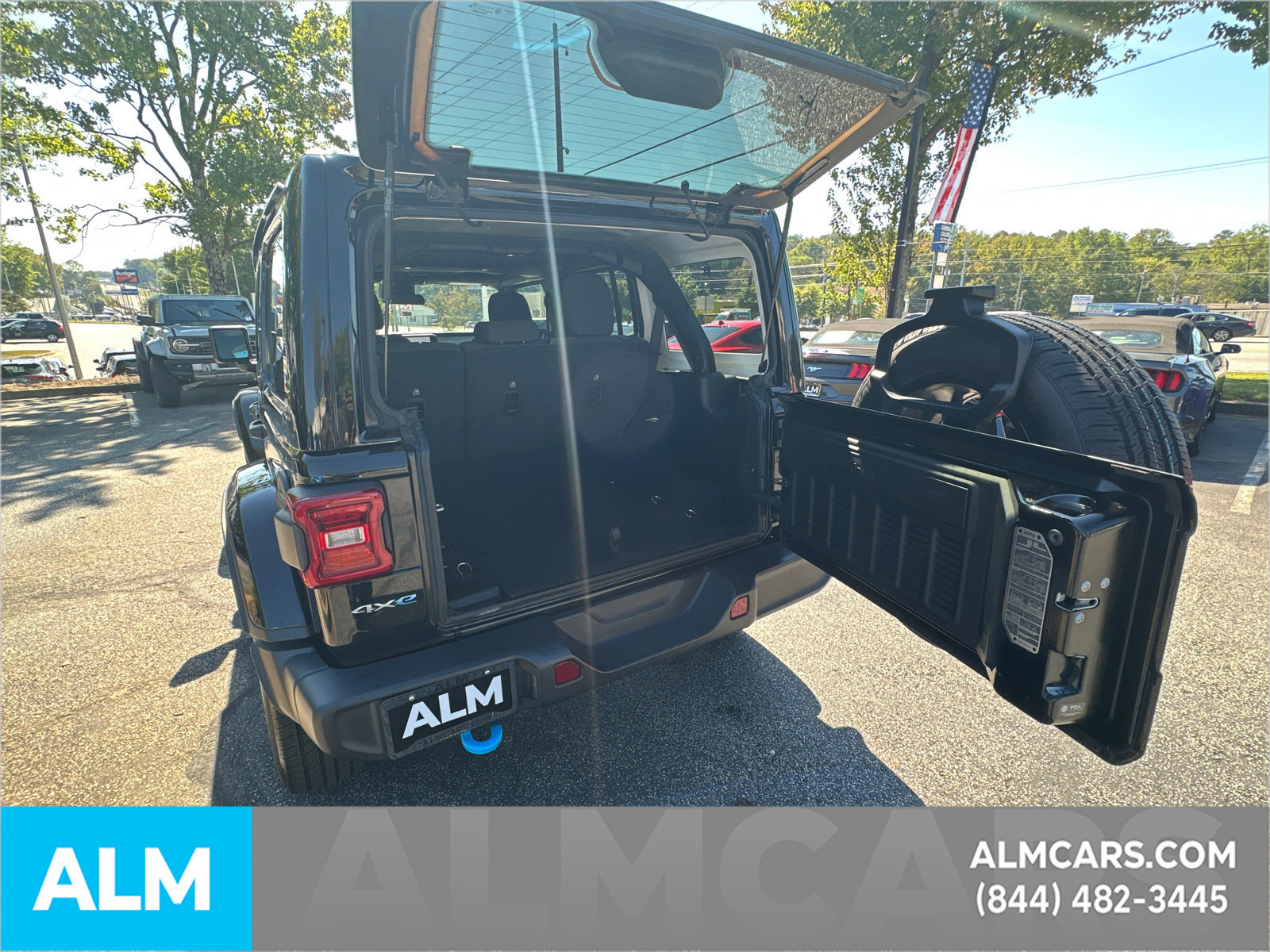 Used 2024 Jeep Wrangler Unlimited Sahara AWD/4WD image 20