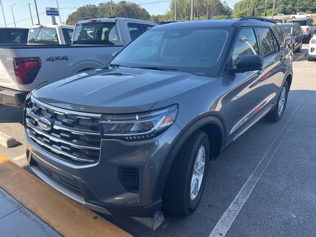 Certified 2025 Ford Explorer Active RWD image 3
