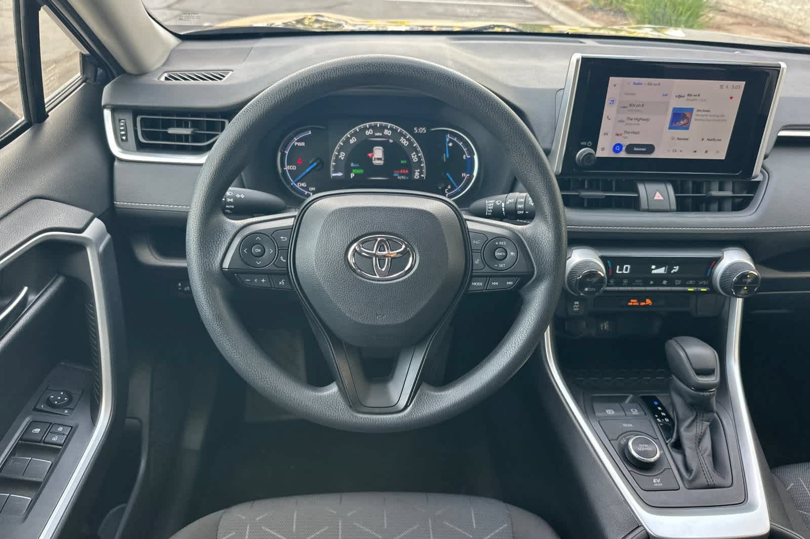 Used 2025 Toyota RAV4 XLE AWD/4WD image 15