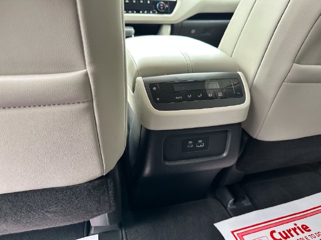 Used 2022 Nissan Pathfinder SL w/ SL Black Package AWD/4WD image 10