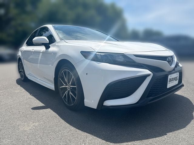 Used 2023 Toyota Camry SE w/ Cold Weather Package FWD video 2