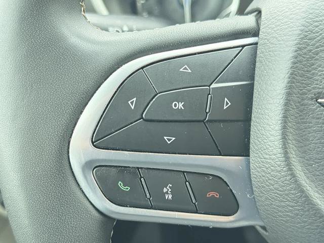 Used 2024 Chrysler Pacifica Touring-L FWD image 23