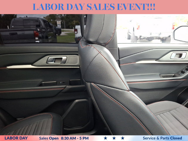 Certified 2025 Ford Explorer ST-Line w/ Premium Package AWD/4WD image 13