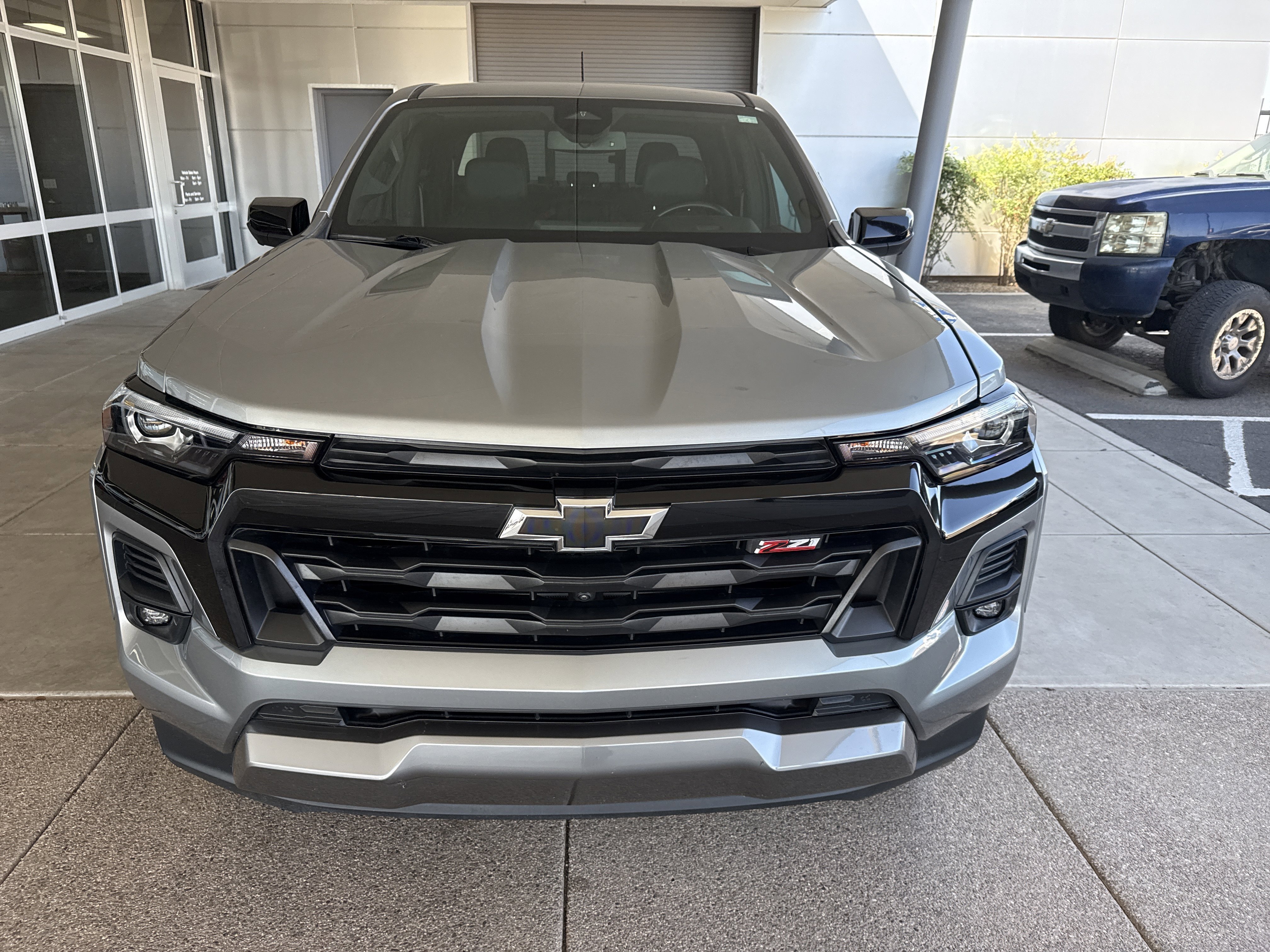 Used 2024 Chevrolet Colorado Z71 w/ Z71 Convenience Package 2 AWD/4WD image 2