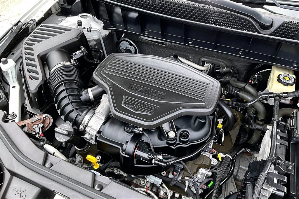 Used 2017 Cadillac XT5 Luxury w/ Driver Awareness Package image 32