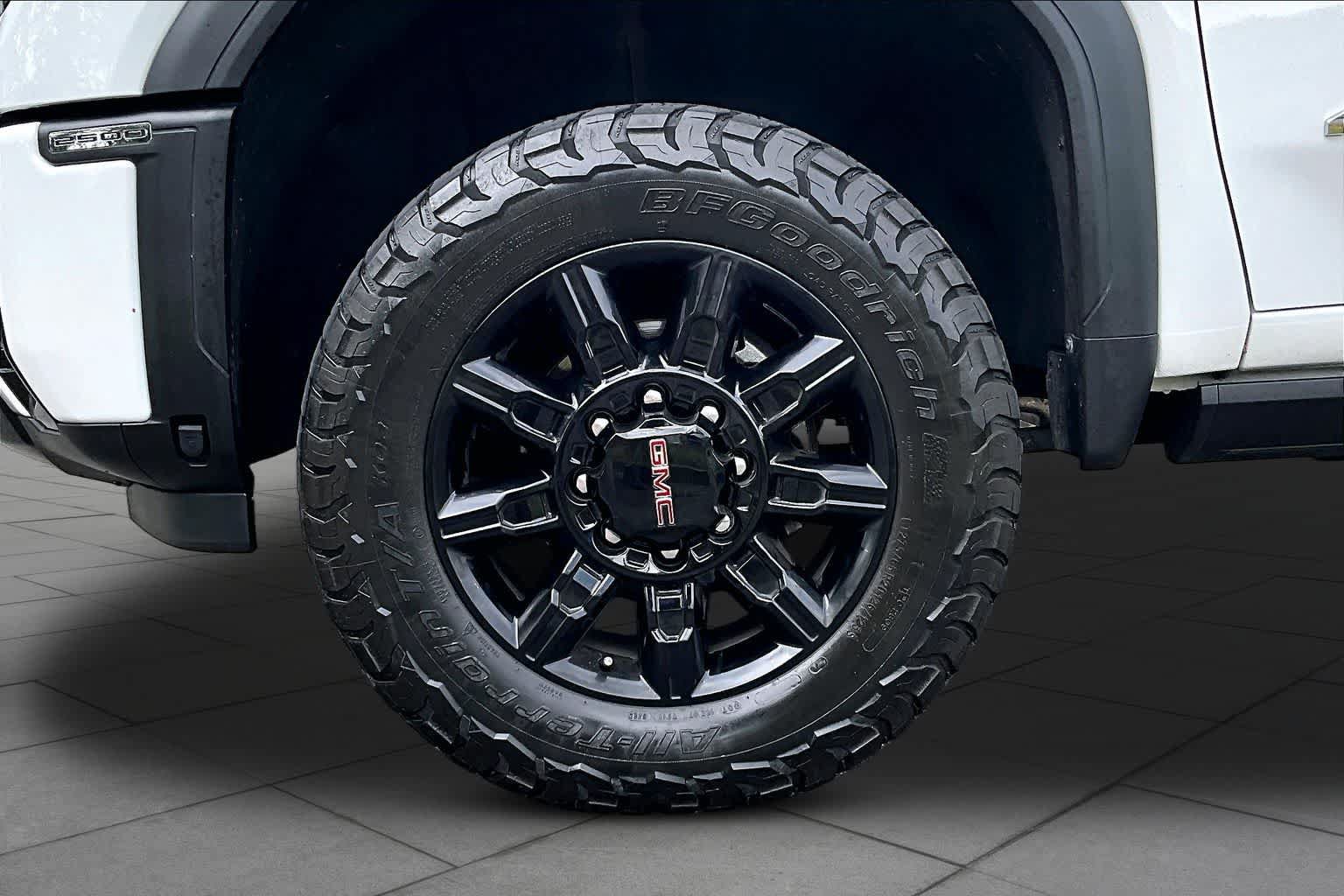 Used 2024 GMC Sierra 2500 AT4 w/ AT4 Premium Plus Package AWD/4WD image 11