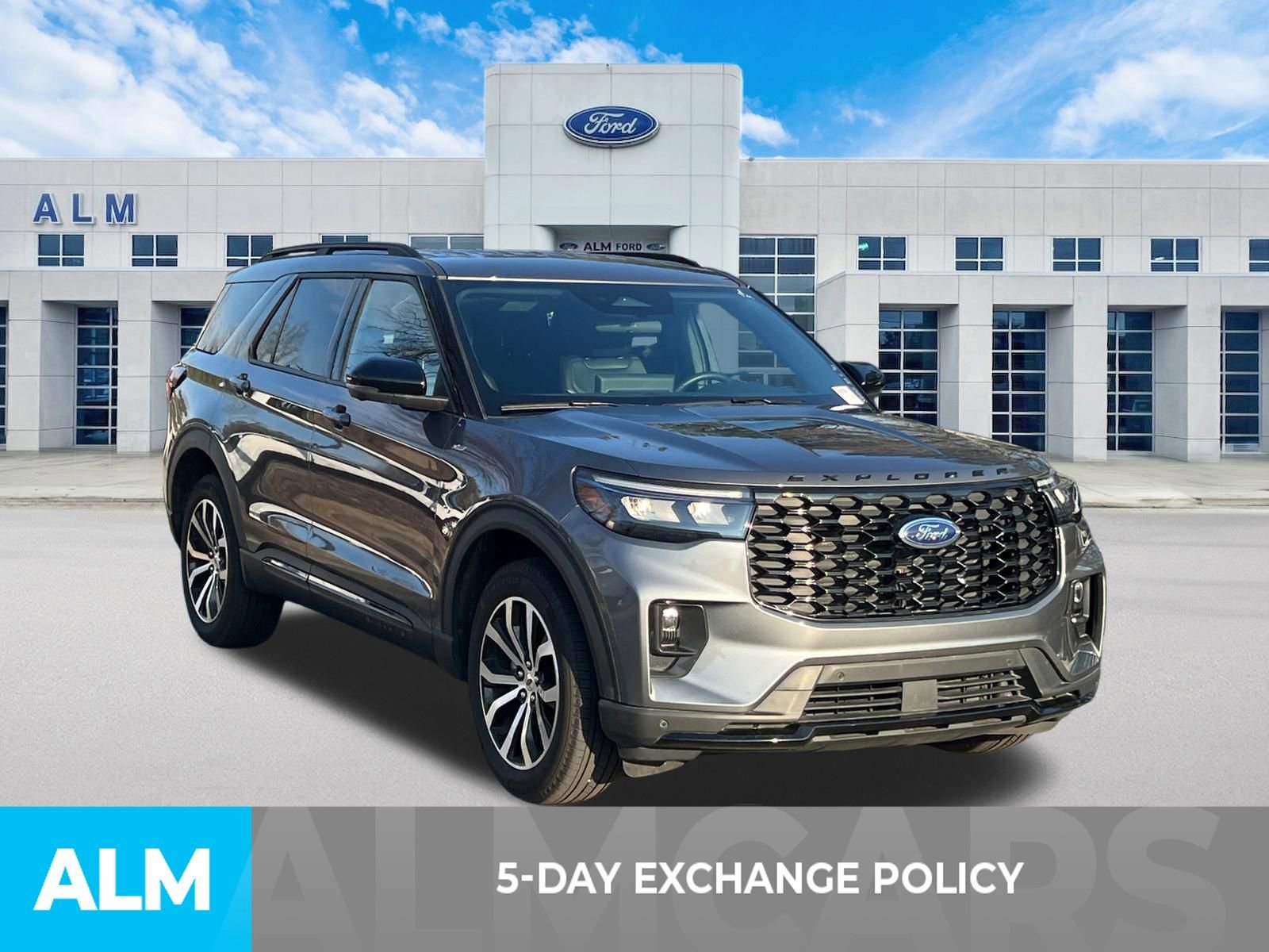Certified 2025 Ford Explorer ST-Line AWD/4WD image 3