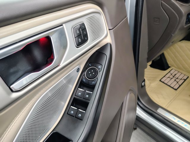 Certified 2020 Ford Explorer Platinum w/ Premium Technology Package AWD/4WD image 24