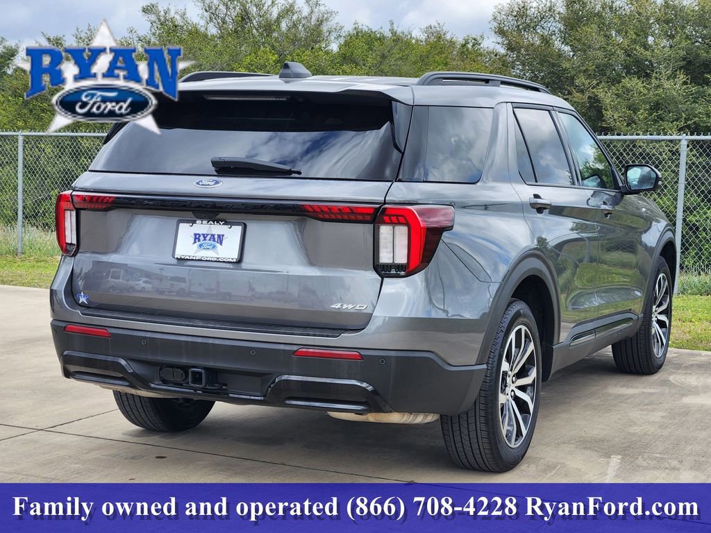 Certified 2025 Ford Explorer ST-Line AWD/4WD image 3