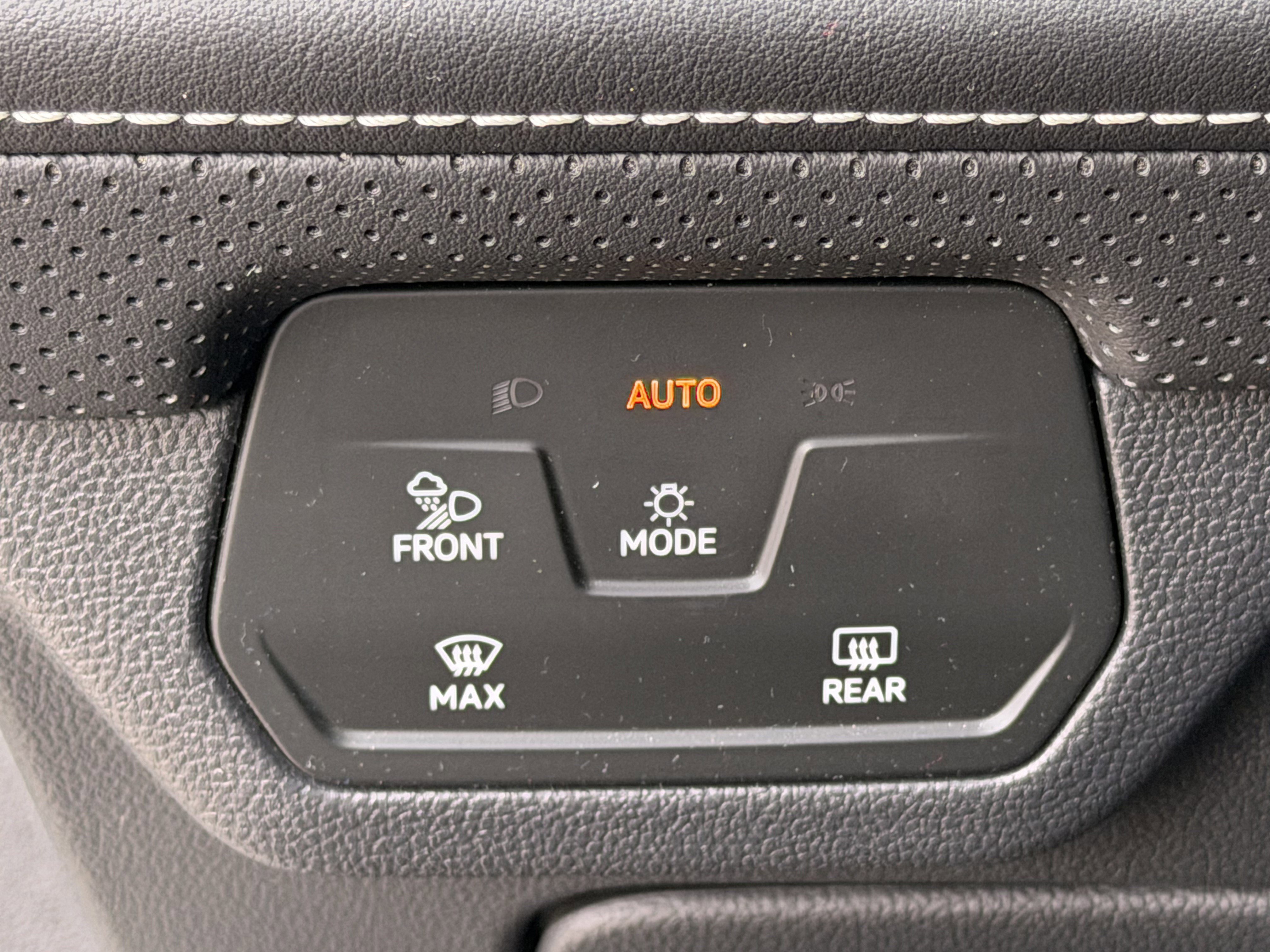 Used 2024 Volkswagen Atlas SE FWD image 23