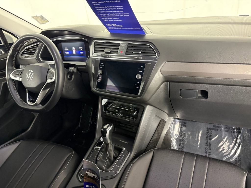 Used 2022 Volkswagen Tiguan SE w/ Panoramic Sunroof Package image 37