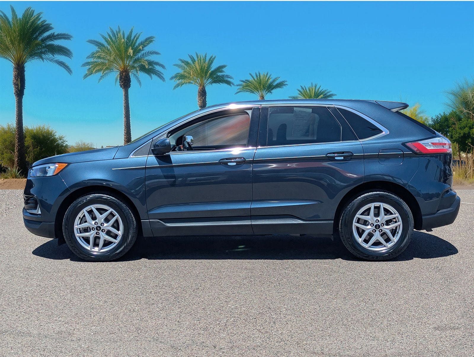 Certified 2023 Ford Edge SEL w/ Convenience Package AWD/4WD image 2