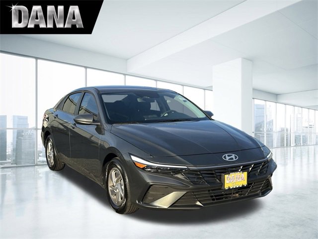 Used 2025 Hyundai Elantra SE image 1