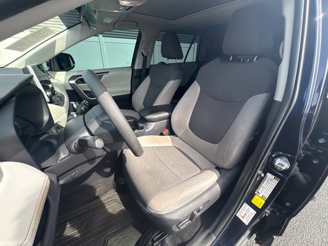 Used 2025 Toyota RAV4 XLE w/ Convenience Package FWD image 16