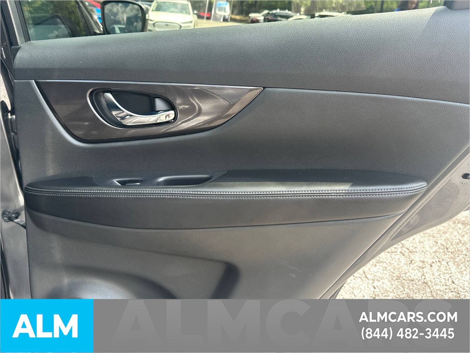 Used 2019 Nissan Rogue SV w/ Premium Package FWD image 18