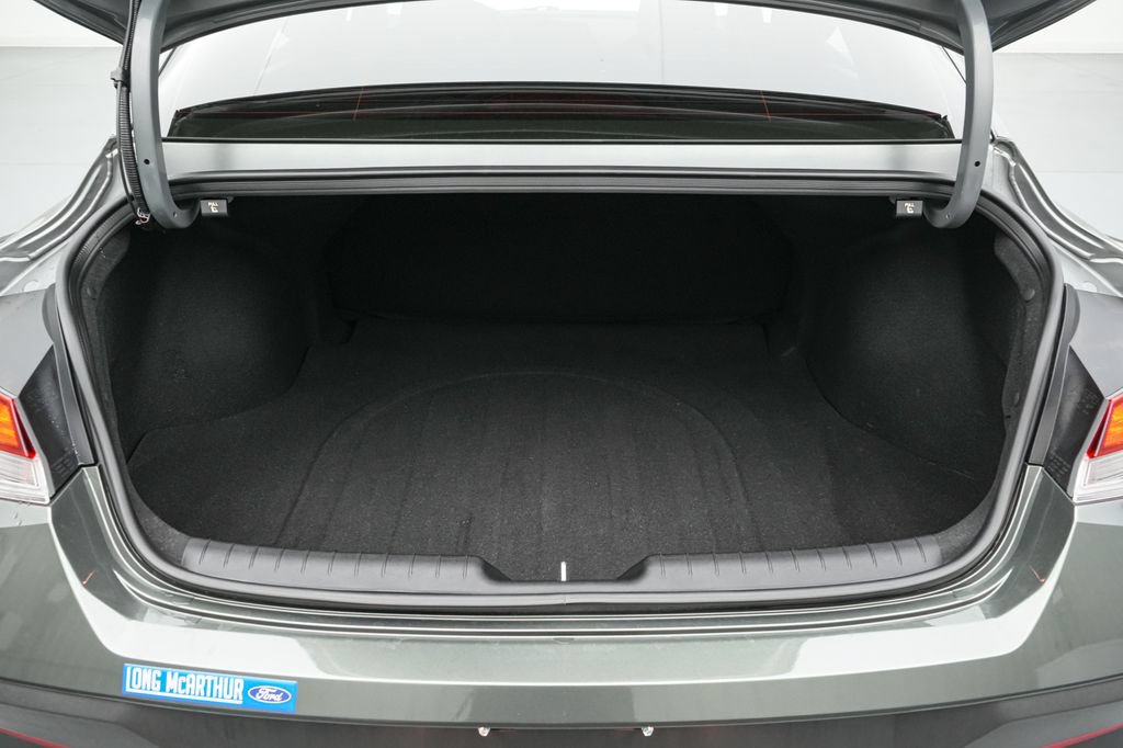 Used 2025 Hyundai Elantra Sport FWD image 19