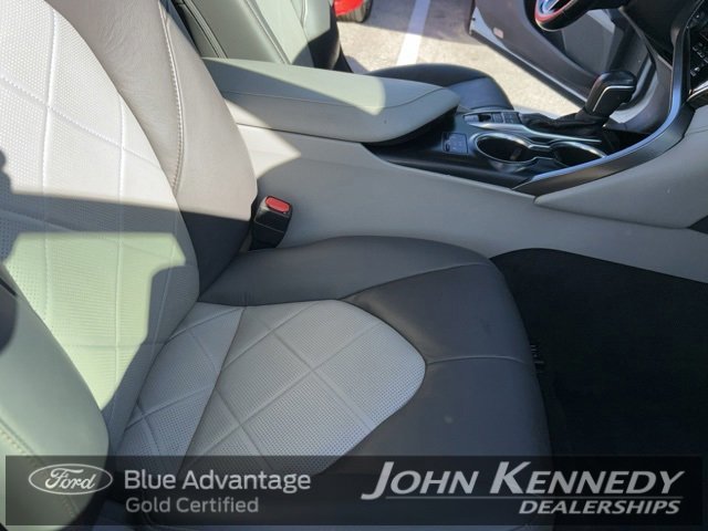 Used 2018 Toyota Camry XLE image 32