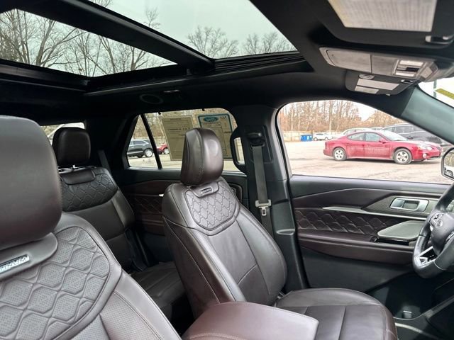 Certified 2025 Ford Explorer Platinum w/ Ultimate Package image 28