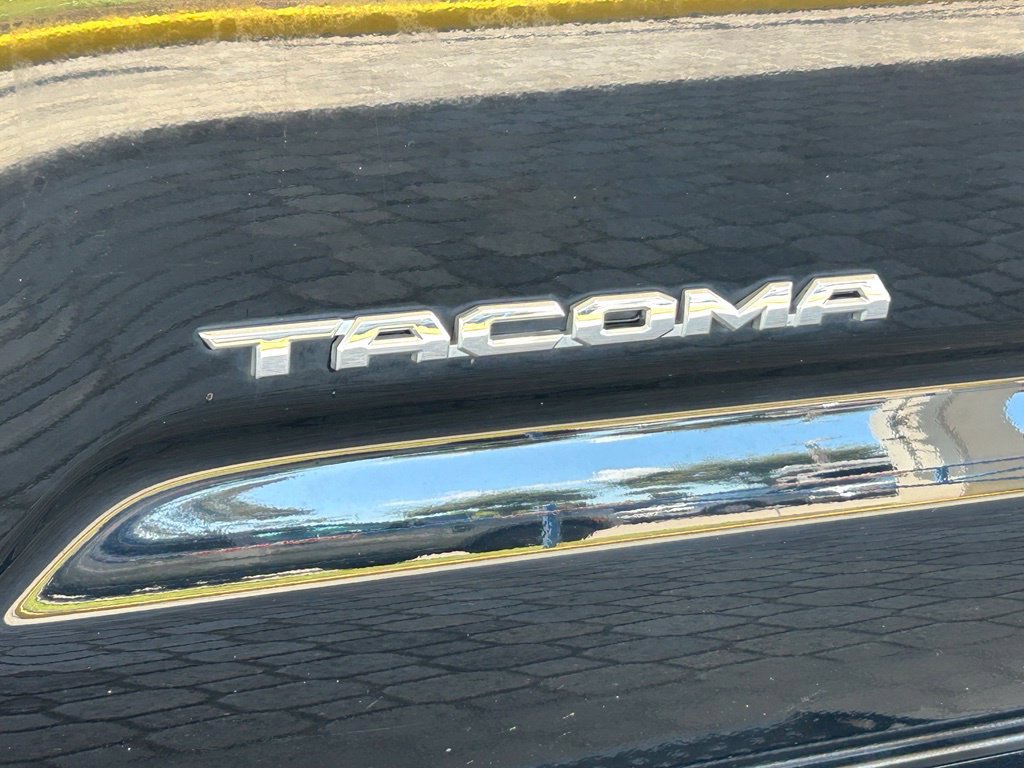 Used 2023 Toyota Tacoma TRD Off-Road w/ Technology Package RWD image 17