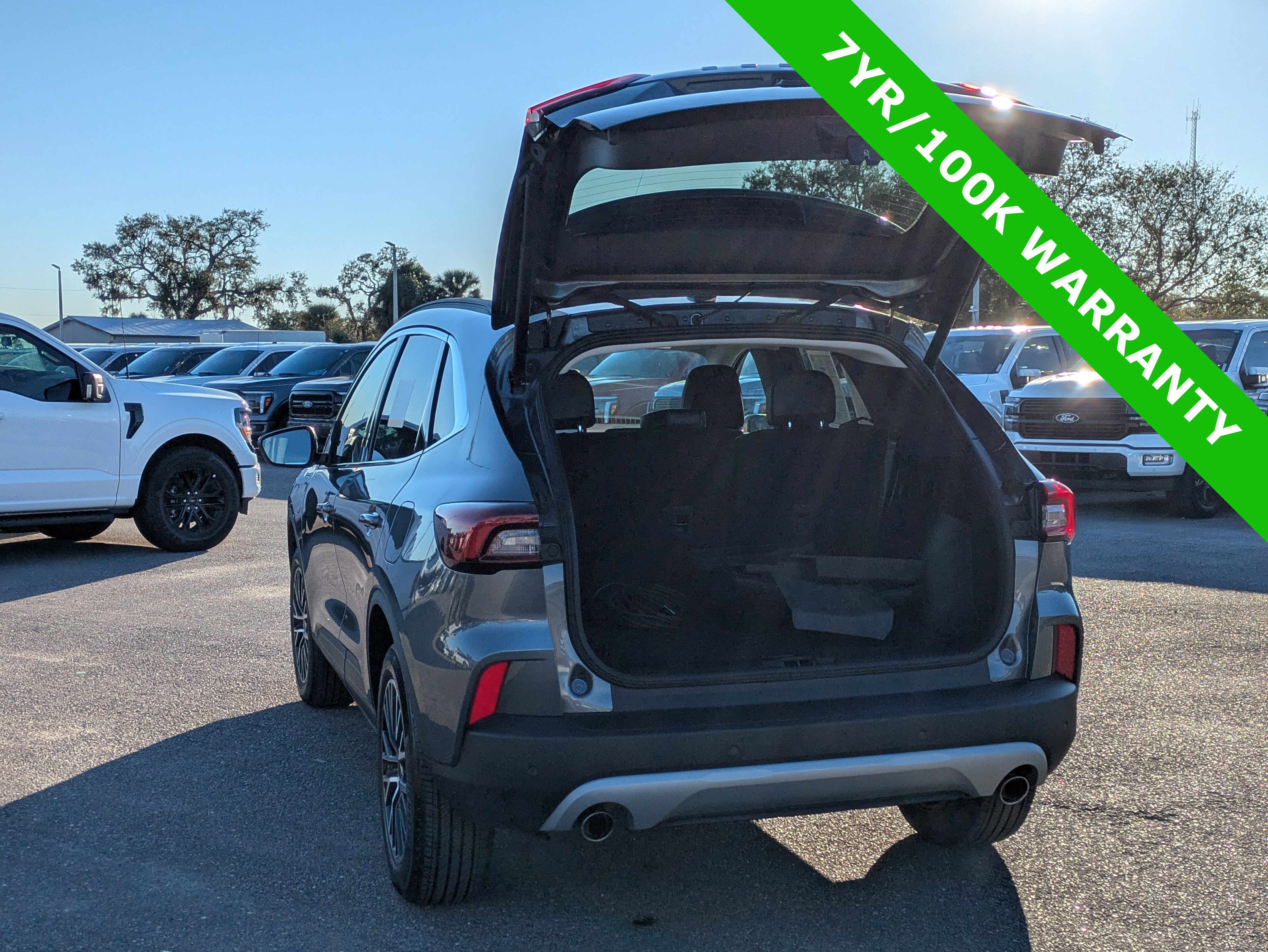 Certified 2025 Ford Escape SE FWD image 13