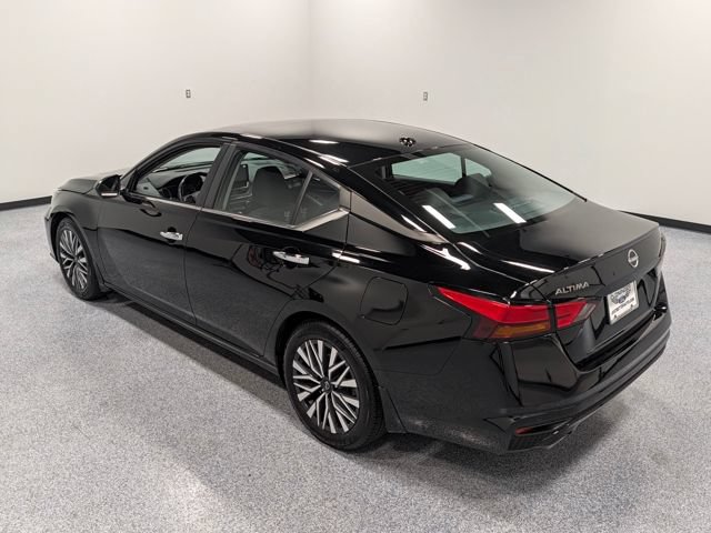 Used 2024 Nissan Altima 2.5 SV w/ SV Premium Package FWD image 7