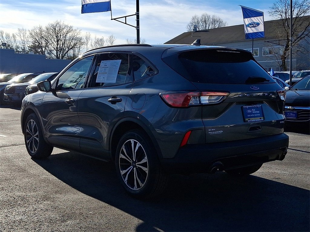 Certified 2022 Ford Escape SE w/ SE Sport Appearance Package image 3