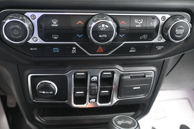 Used 2023 Jeep Wrangler Unlimited Sahara AWD/4WD image 11