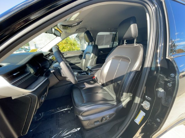Used 2023 Jeep Grand Cherokee Limited AWD/4WD image 14