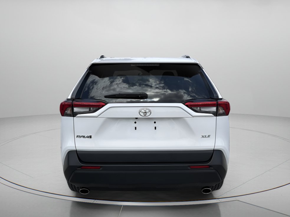 Used 2024 Toyota RAV4 XLE FWD image 4