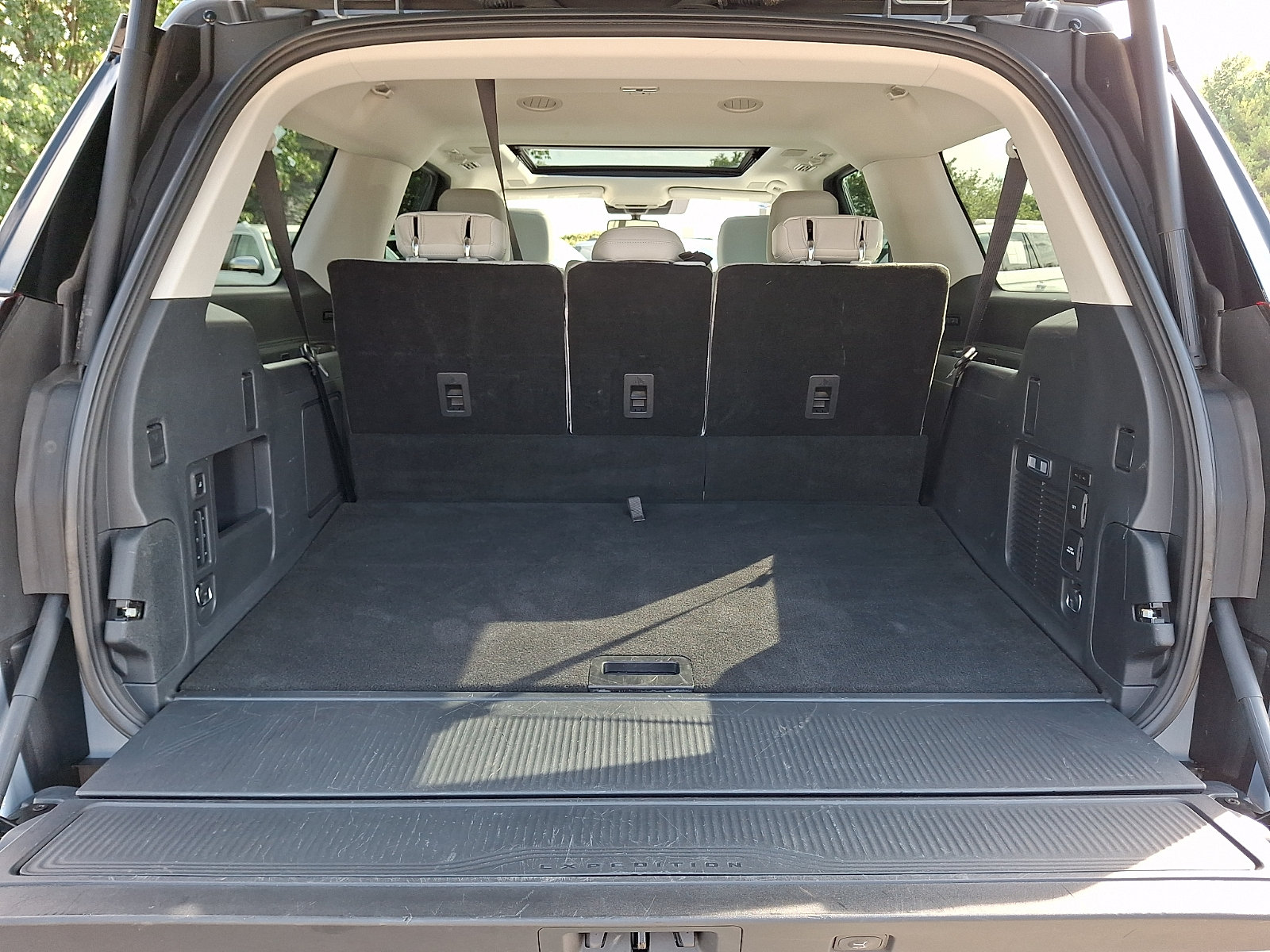 Certified 2025 Ford Expedition Max Platinum w/ Driver's Package AWD/4WD image 33