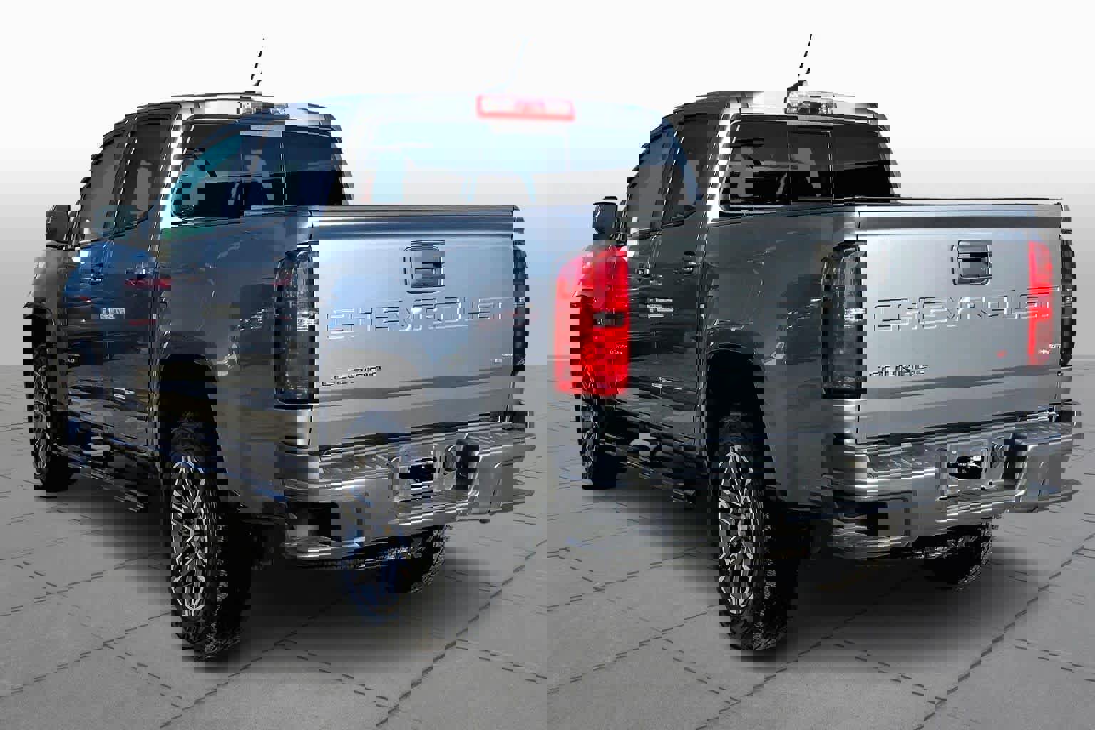 Used 2022 Chevrolet Colorado LT w/ LT Convenience Package image 2