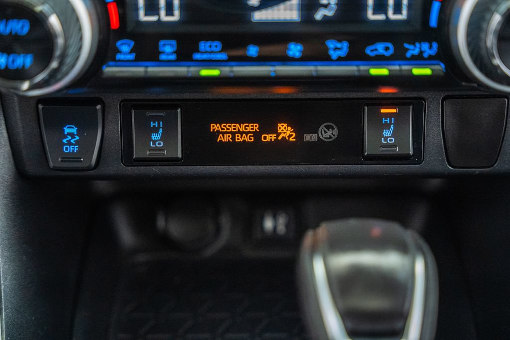 Used 2019 Toyota RAV4 XLE Premium w/ Cold Weather Package AWD/4WD image 25
