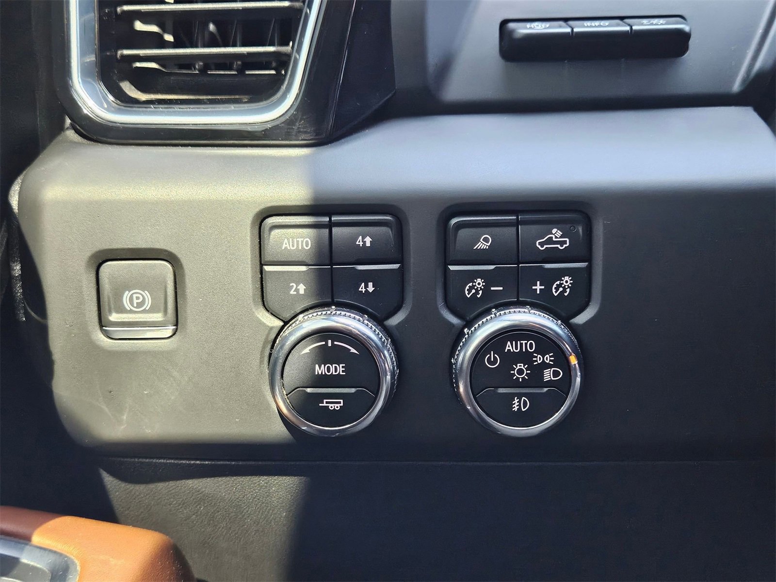 Used 2024 GMC Sierra 3500 Denali Ultimate image 14