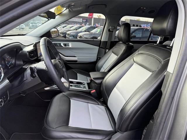 Certified 2023 Ford Explorer XLT w/ Equipment Group 202A image 6